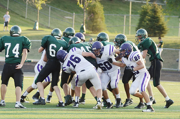 RMHS-SophomoreFB-2013-0015