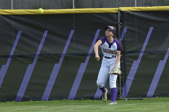 RMHS-2025-Softball_243