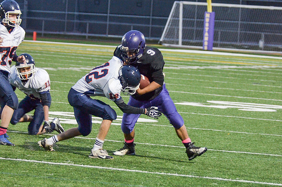 Freshman_B-FB-2013-136