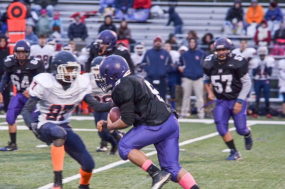 Freshman_B-FB-2013-115