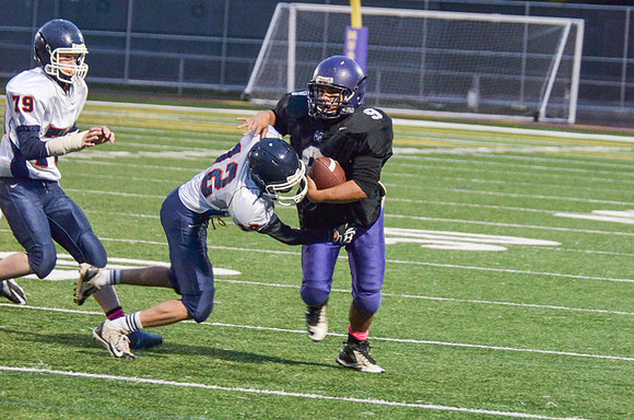 Freshman_B-FB-2013-137