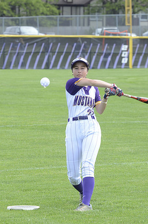 RMHS-2025-Softball_046