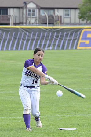 RMHS-2025-Softball_067