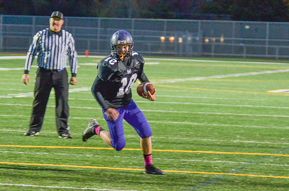 Freshman_B-FB-2013-144
