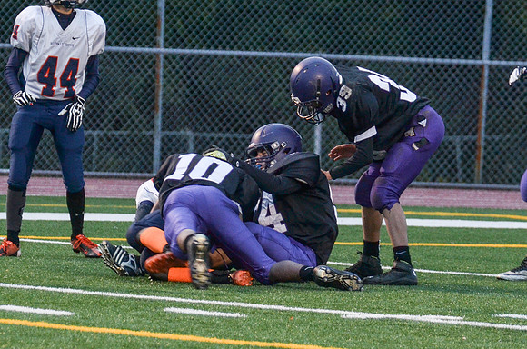 Freshman_B-FB-2013-104